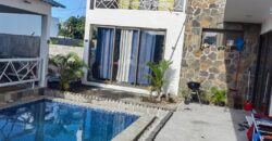 En vente une villa de 260 m² avec piscine nichée proche de la plage à Grand Gaube