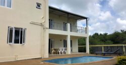 Vaste villa familiale de 450 m2 avec piscine à vendre à Pereybère.