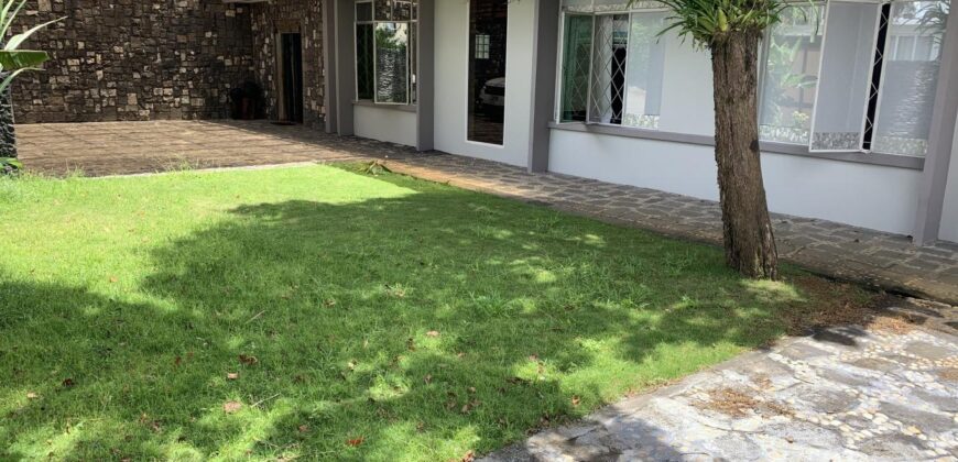 A vendre une splendide villa de 230m2 sur un terrain de 548m2 à Curepipe