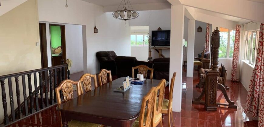 A vendre une charmante villa spacieuse avec garage à Curepipe, 16ème mille