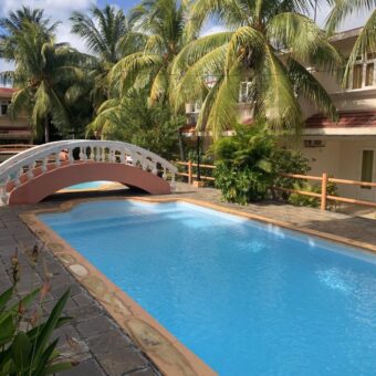 En location villa Duplex avec piscine commune dans un complexe sécurisé près de la Plage, à Flic en Flac