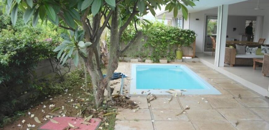 En vente une villa moderne avec piscine, paisiblement située à Tamarin