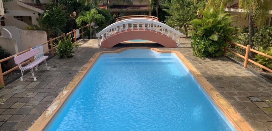 Location d’un superbe appartement avec piscine, à 5 minutes à pied de la plage à Flic en Flac.