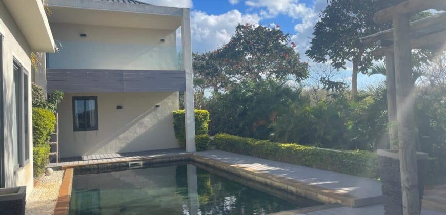 En vente: Ravissante villa contemporaine avec une splendide piscine à Pointe aux Piments.