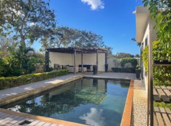 En vente: Ravissante villa contemporaine avec une splendide piscine à Pointe aux Piments.