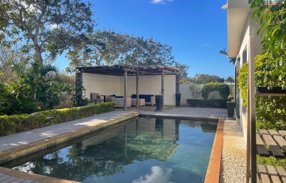 En vente: Ravissante villa contemporaine avec une splendide piscine à Pointe aux Piments.