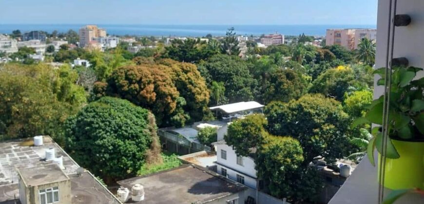 A vendre charmant appartement de 230m2 avec vue sur mer à Beau Bassin.