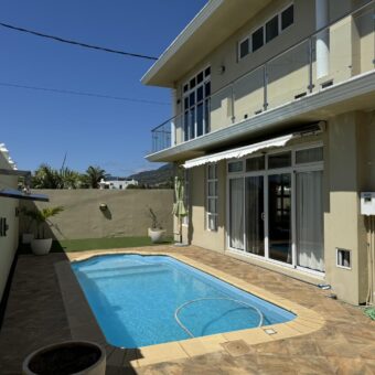 Location d’une ravissante villa avec piscine et garage dans un quartier résidentiel à La Gaulette