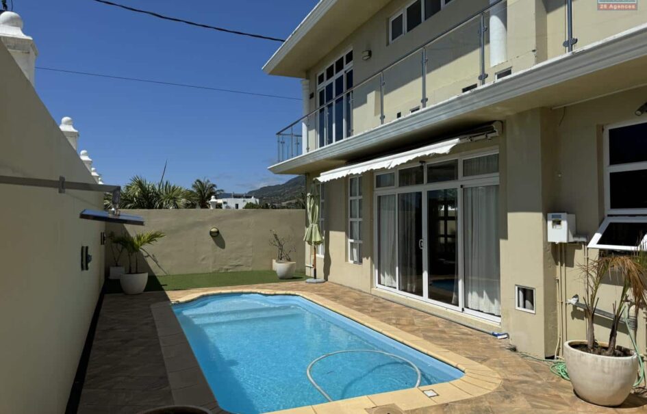 Location d’une ravissante villa avec piscine et garage dans un quartier résidentiel à La Gaulette