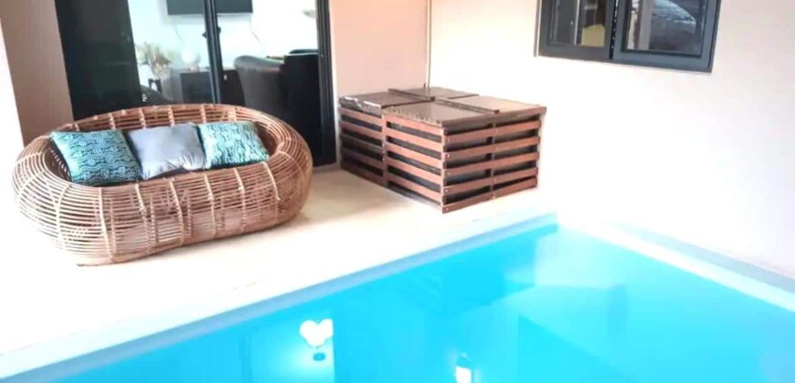 Vente d’un appartement avec piscine privée dans un quartier résidentiel calme à Flic en Flac.