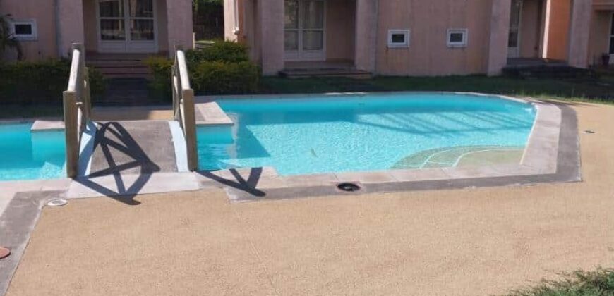 A vendre: Villa dans une résidence sécurisée avec piscine commune à Grand Gaube.