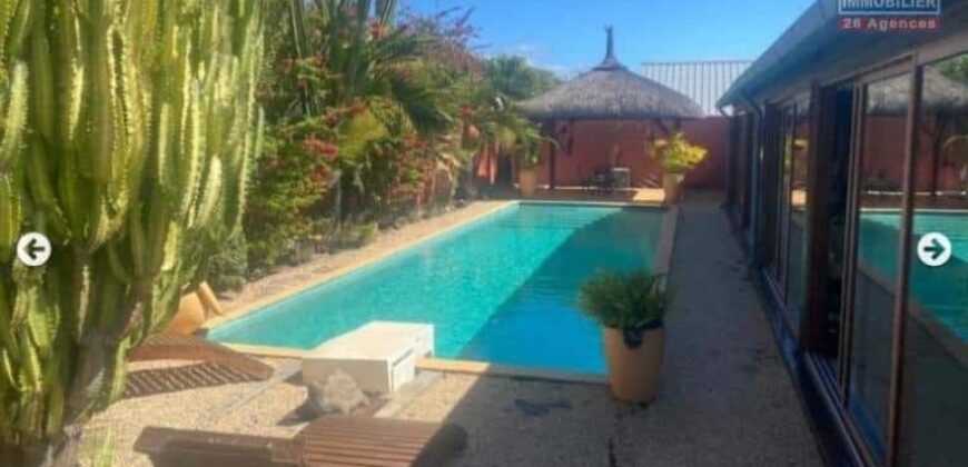 En vente une belle villa avec piscine accessible aux étrangers située à Pointe aux Piments