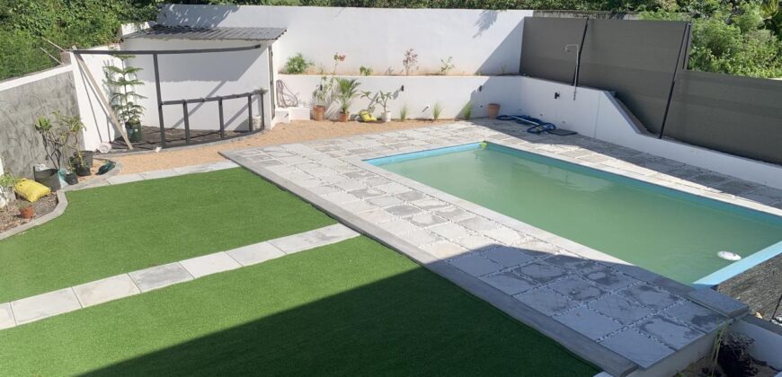 A louer villa neuve et contemporaine avec piscine et vue exceptionnelle à Tamarin