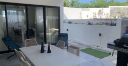 A louer villa neuve et contemporaine avec piscine et vue exceptionnelle à Tamarin