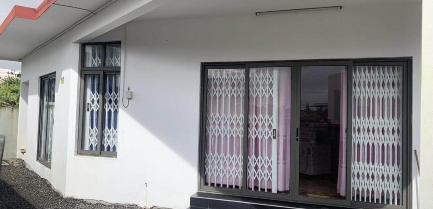 Vente d’une villa récente située dans un morcellement calme et facilement accessible à Curepipe.