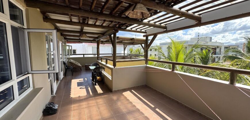 Appartement confortable à vendre avec grande terrasse,  à 100 mètres de la plage à Flic en Flac.