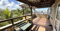 Appartement confortable à vendre avec grande terrasse,  à 100 mètres de la plage à Flic en Flac.