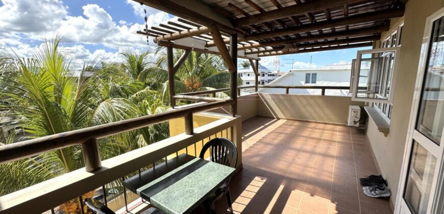 Appartement confortable à vendre avec grande terrasse,  à 100 mètres de la plage à Flic en Flac.