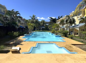 A vendre: Triplex dans une résidence sécurisée avec 2 grandes piscines, à deux pas de la plage de Flic en Flac