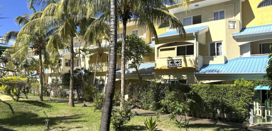 A vendre: Triplex dans une résidence sécurisée avec 2 grandes piscines, à deux pas de la plage de Flic en Flac