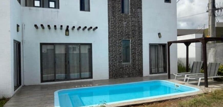 Location d’une agréable maison avec piscine située proche plages et commerces à Grand Baie