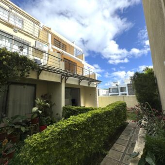 Location d’un magnifique Triplex avec piscine commune et parking sécurisé à Flic-en-Flac