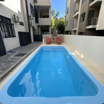 A louer appartement récent avec piscine commune, situé dans un quartier résidentiel calme à Flic-en-Flac.