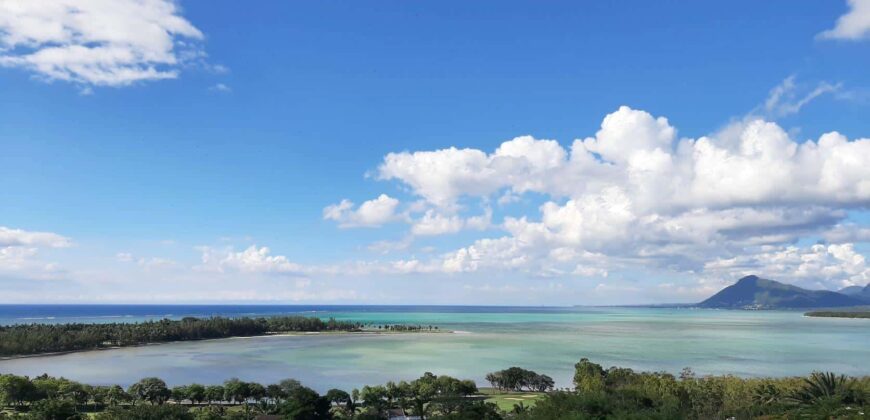 Location d’une superbe maison avec piscine, offrant une vue exceptionnelle sur le lagon et les montagnes à Le Morne.