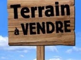 A vendre un terrain résidentiel de 582.40m2 situé dans un morcellement sécurisé à Flic en Flac.